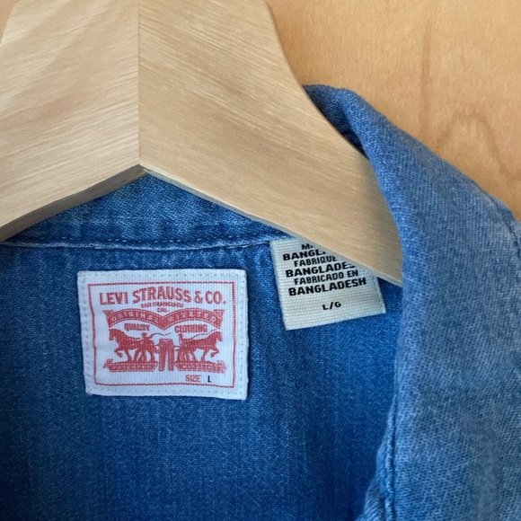 Levi’s Denim Embroidered Shirt - Picture 3 of 4